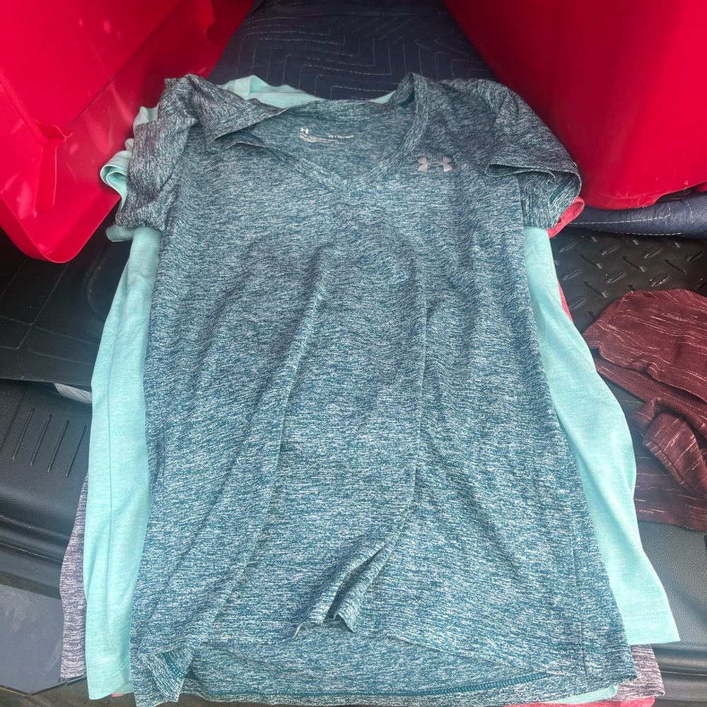 All 4 dri fit tees for 15$ all like new! Smoke free home